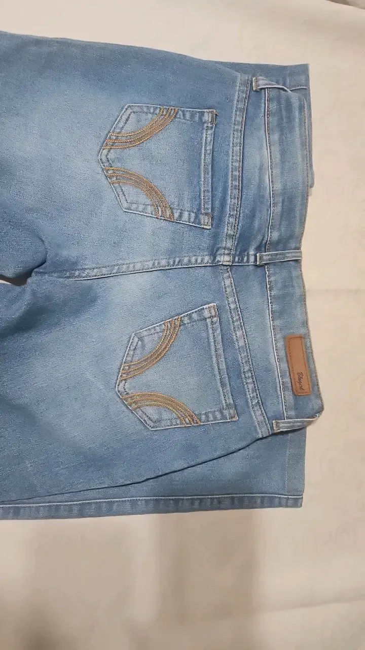 Jeans azul con detalles brillantes talla 36 - 3