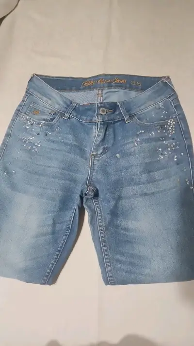 Jeans azul con detalles brillantes talla 36 - miniatura 4