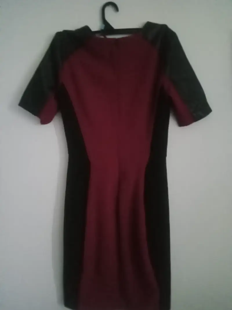 Vestido bicolor burdeos y negro elegante - 3