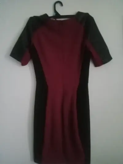 Vestido bicolor burdeos y negro elegante - miniatura 3