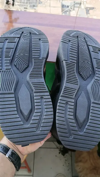 Zapatillas de Seguridad  negras nuevas marca - miniatura 1