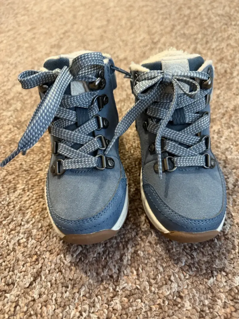 Botines infantiles azules con cordones - 1