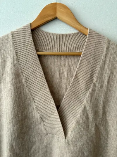 Chaleco sin mangas beige estilo vest - miniatura 2