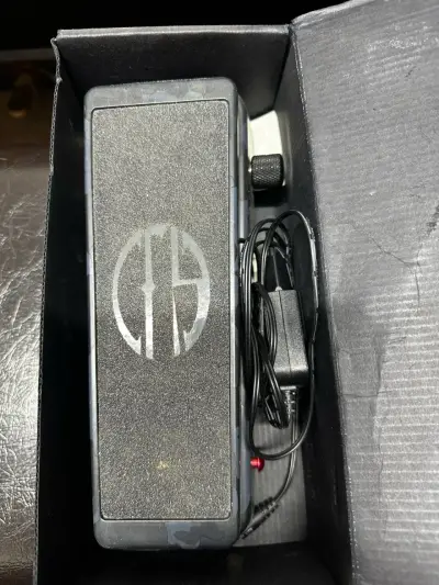 Pedal de efectos Dunlop Cry Baby From Hell - miniatura 2