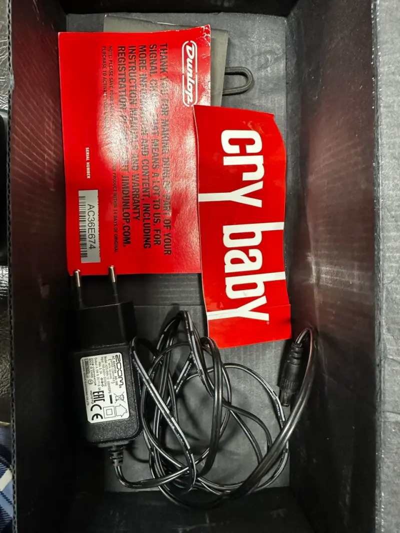Pedal de efectos Dunlop Cry Baby From Hell - 5