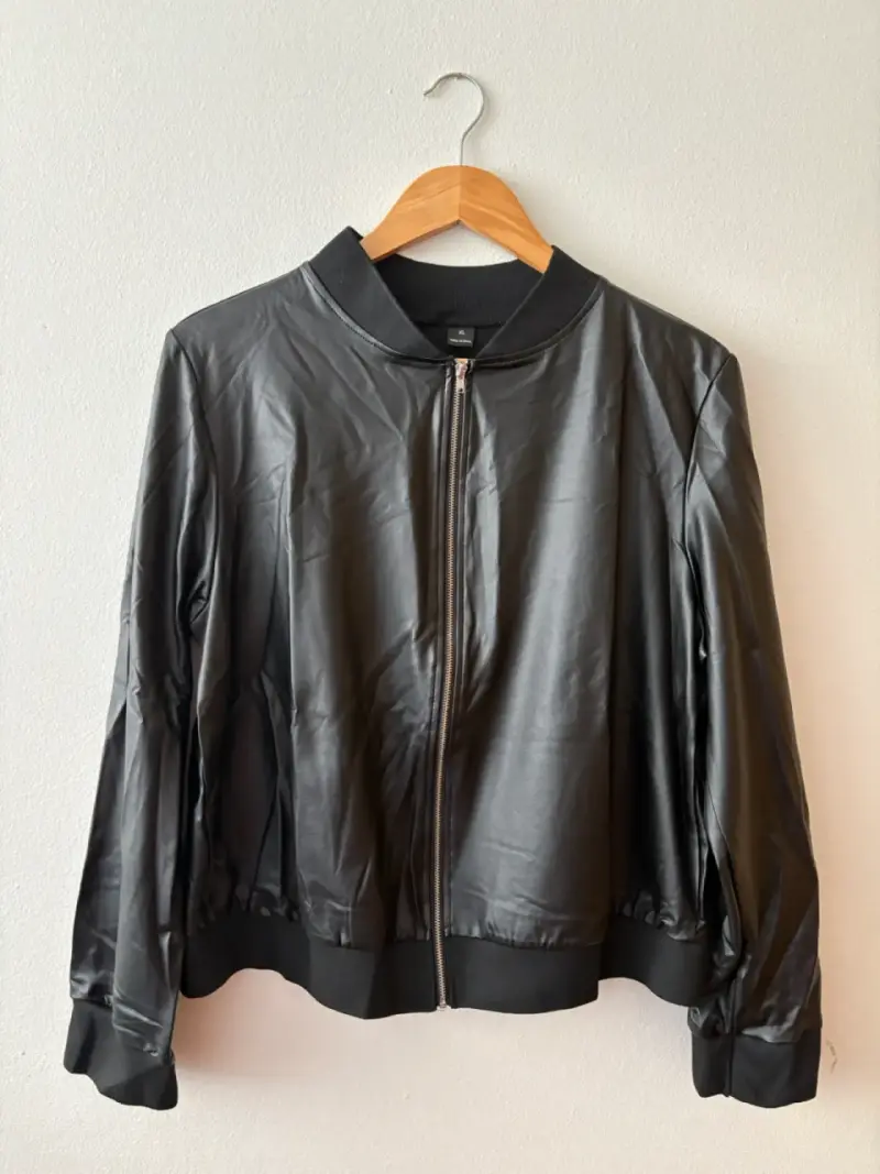 Chaqueta bomber negra de cuero sintético - 1