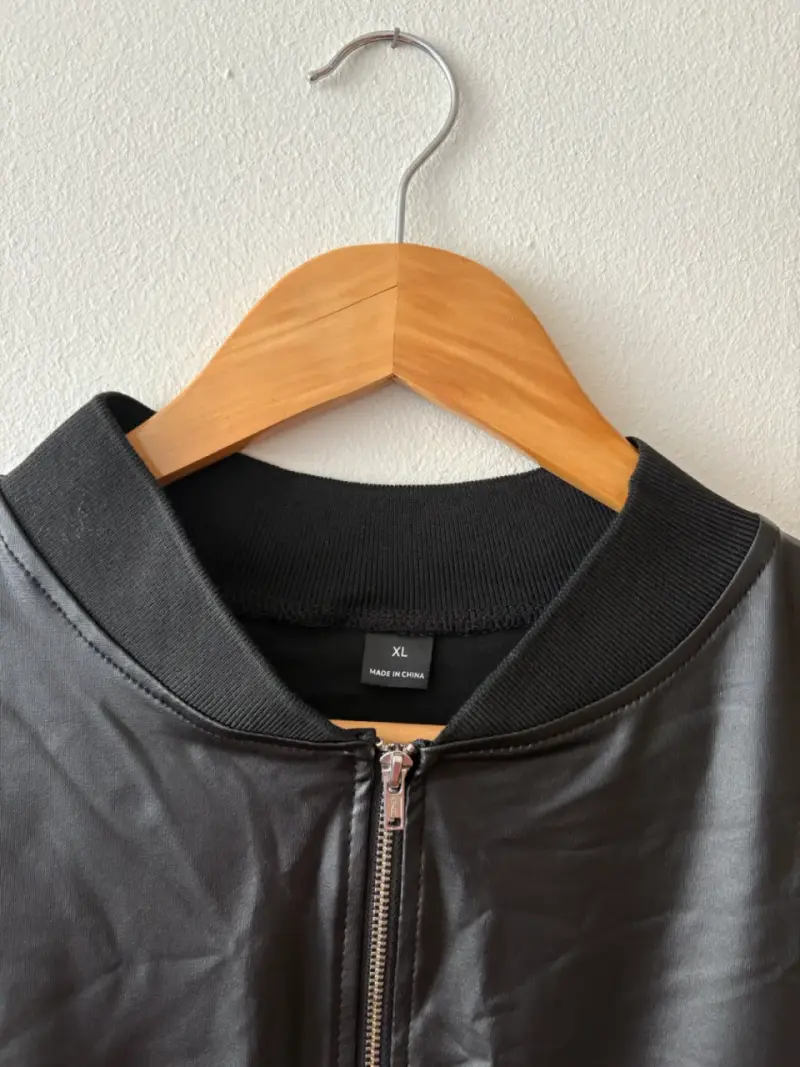 Chaqueta bomber negra de cuero sintético - 3