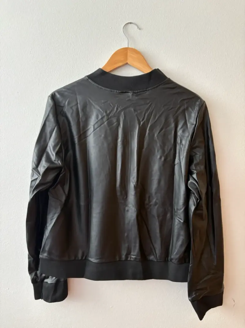 Chaqueta bomber negra de cuero sintético - 4
