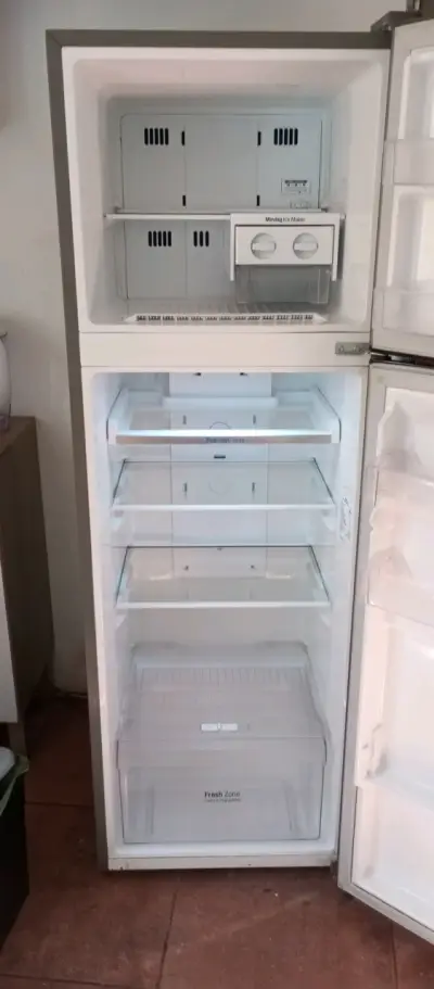 Refrigerador LG Inverter de acero inoxidable - miniatura 3