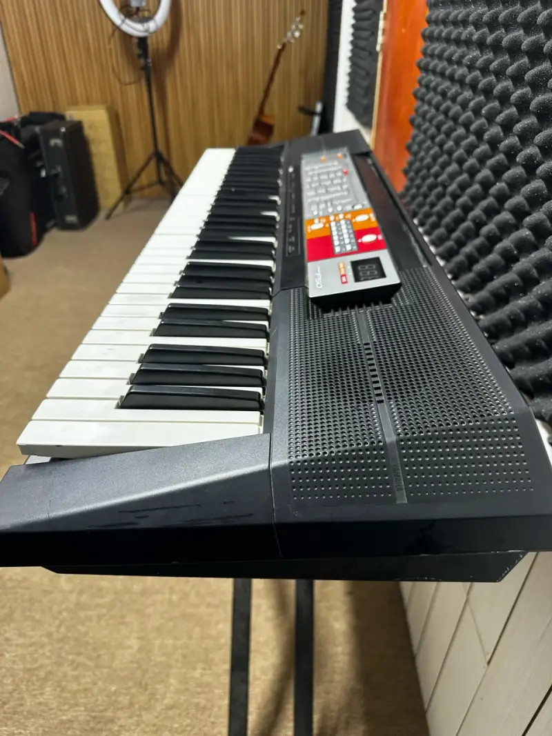 Teclado electrónico Yamaha PSR F50 - 1
