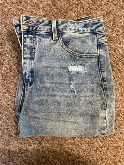 Jeans mom azul claro desgastados para mujer - miniatura 2