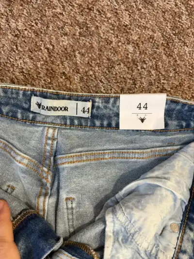 Jeans mom azul claro desgastados para mujer - miniatura 4
