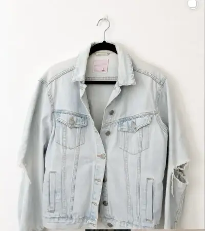 Chaqueta de mezclilla desgastada para mujer - miniatura 1