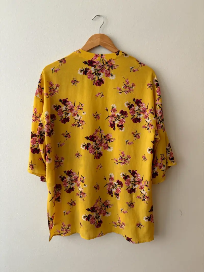 Kimono amarillo floral para mujer - 4