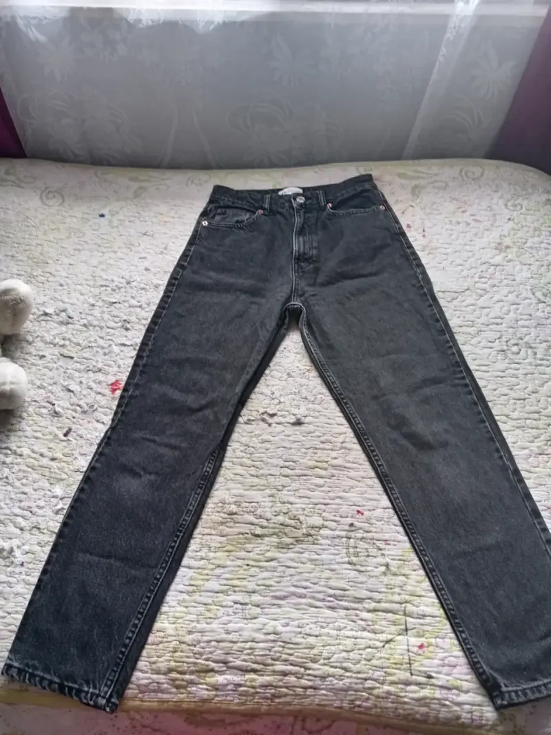 Jeans negros de mezclilla para mujer - 1