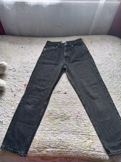 Jeans negros de mezclilla para mujer - miniatura 1