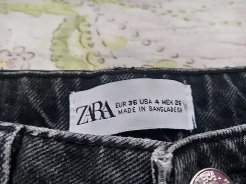 Jeans negros de mezclilla para mujer - 2