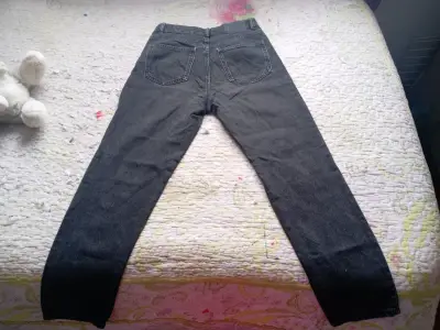 Jeans negros de mezclilla para mujer - miniatura 4