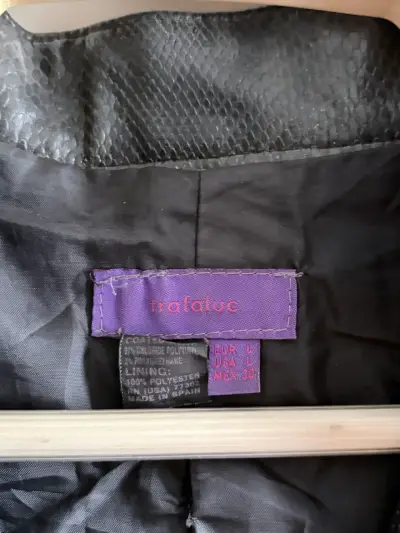 Chaqueta de cuerina negra para mujer - miniatura 2
