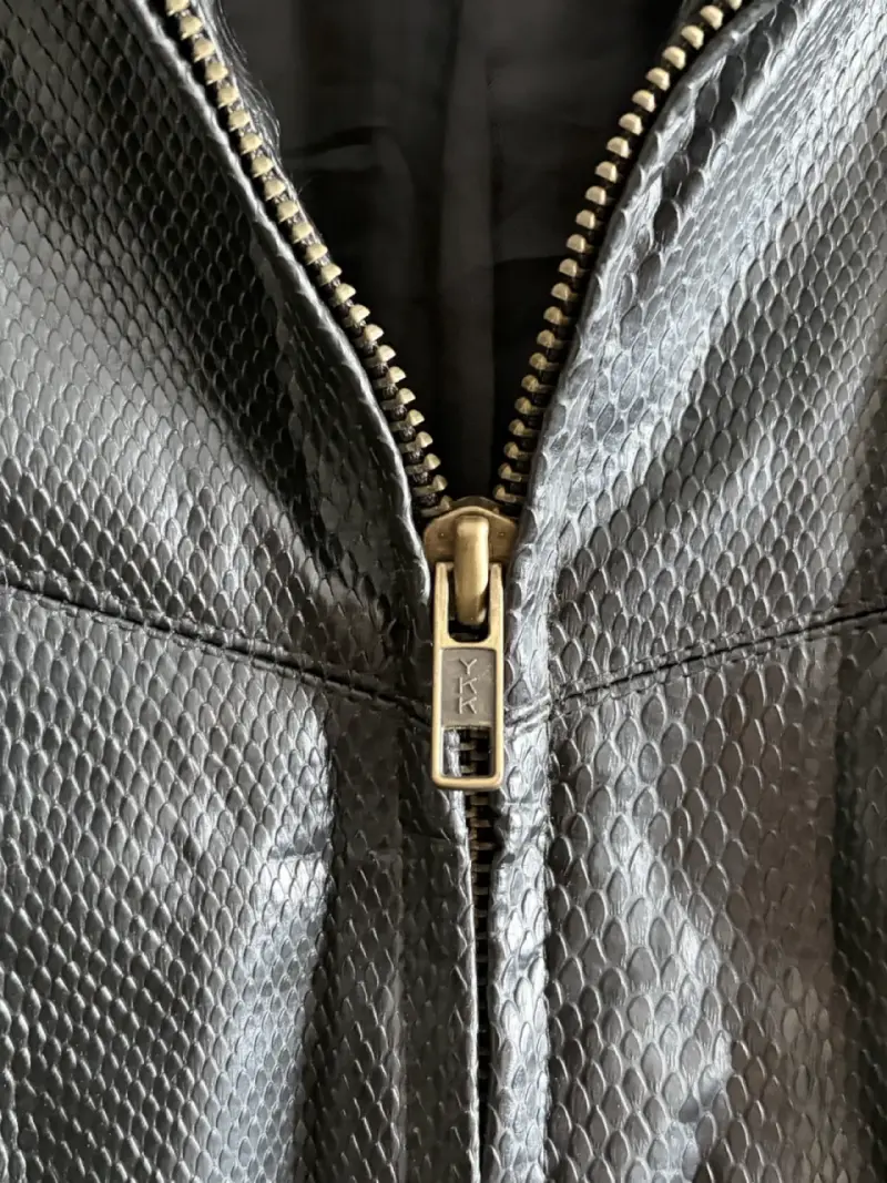 Chaqueta de cuerina negra para mujer - 3