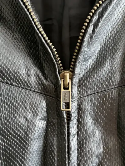 Chaqueta de cuerina negra para mujer - miniatura 3