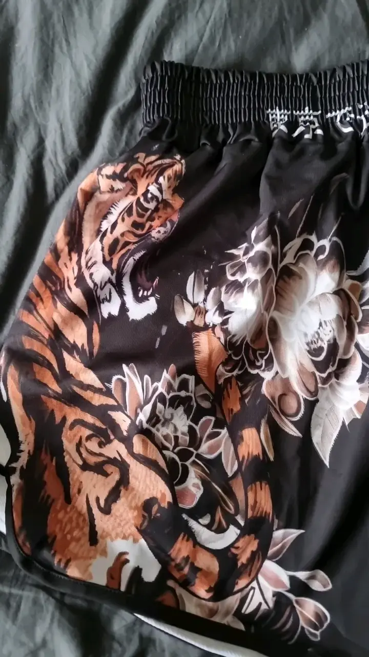 Shorts deportivos con estampado de tigre y dragón - 3