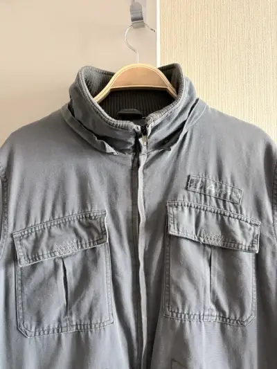Chaqueta gris con bolsillos múltiples - miniatura 2