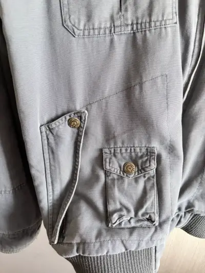 Chaqueta gris con bolsillos múltiples - miniatura 3