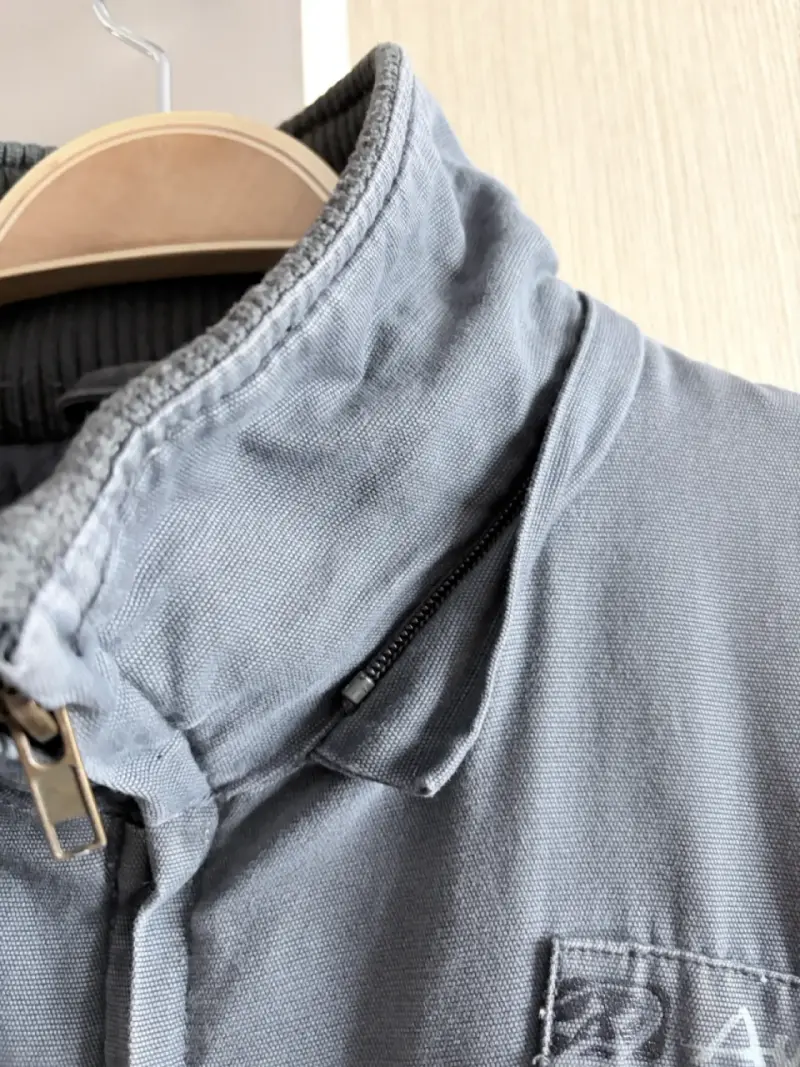 Chaqueta gris con bolsillos múltiples - 6