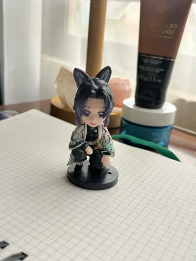 Figura coleccionable de anime con base - miniatura 1