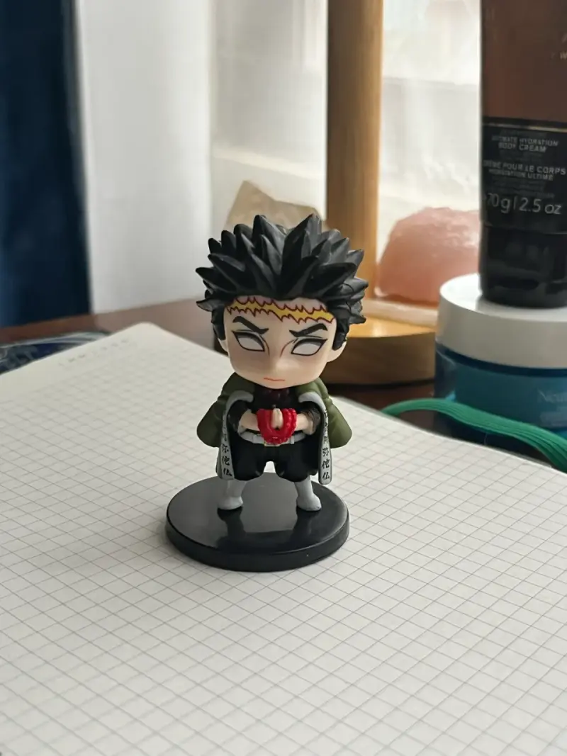 Figura coleccionable de anime con base - 3