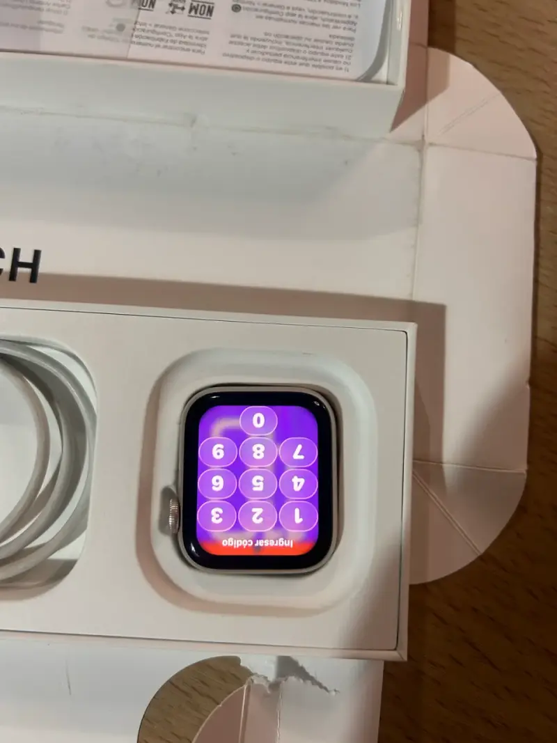 Apple Watch SE 40mm Starlight con cargador - 4