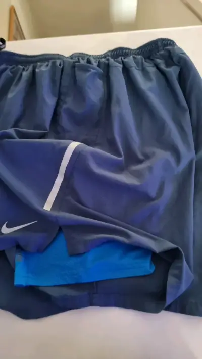 Shorts deportivos Nike azul para hombre - miniatura 3
