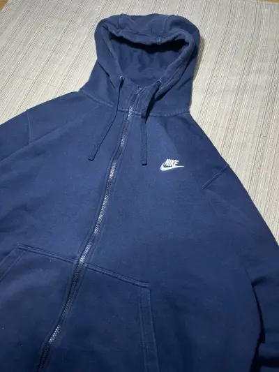Polerón con capucha Nike azul marino - miniatura 2