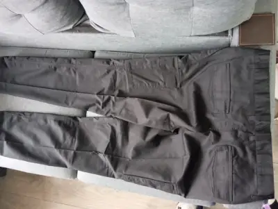 Pantalones cargo negros para hombre - miniatura 1
