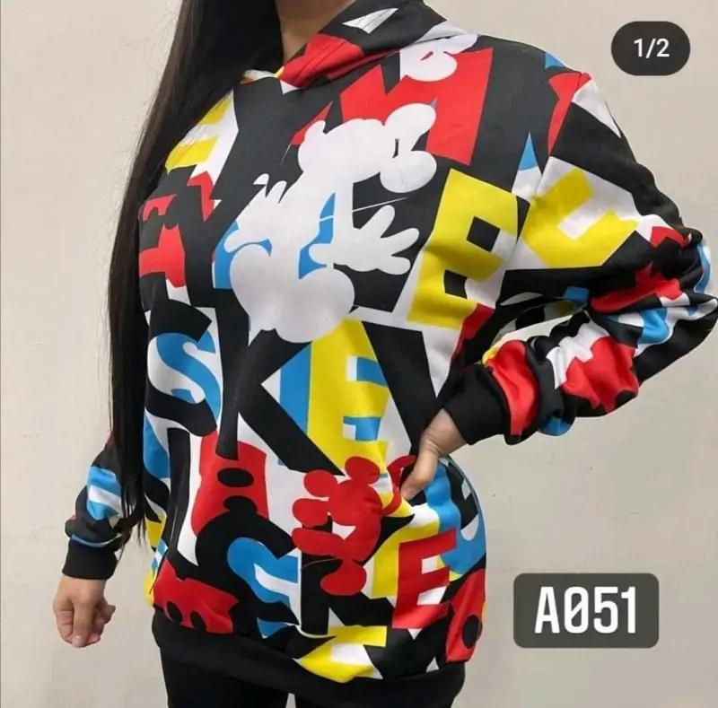 Polerón con capucha estampado de personaje animado - 3