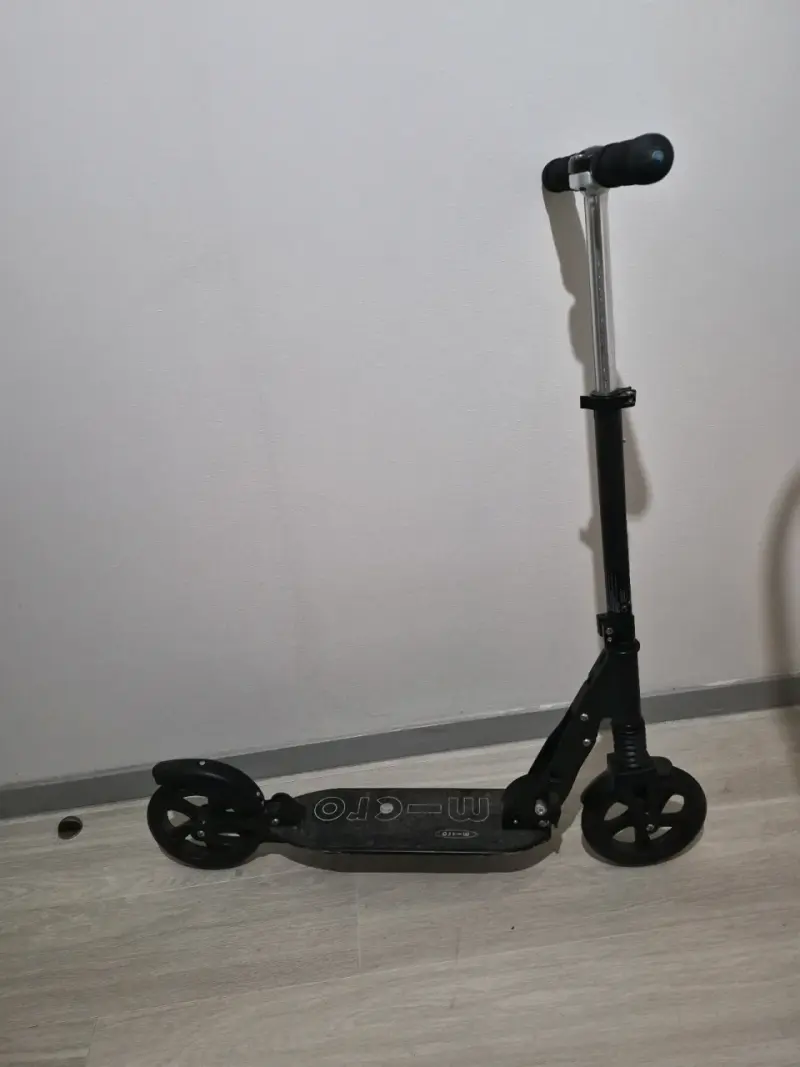 Scooter plegable Micro negro usado - 1