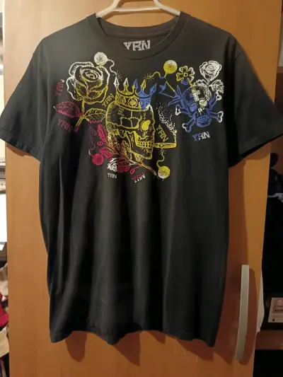 Polera negra YRN con calaveras - miniatura 1