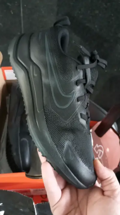 Zapatillas deportivas negras Nike - miniatura 1
