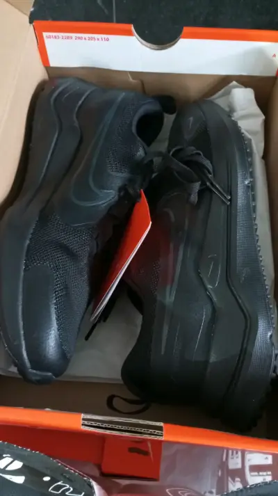 Zapatillas deportivas negras Nike - miniatura 2