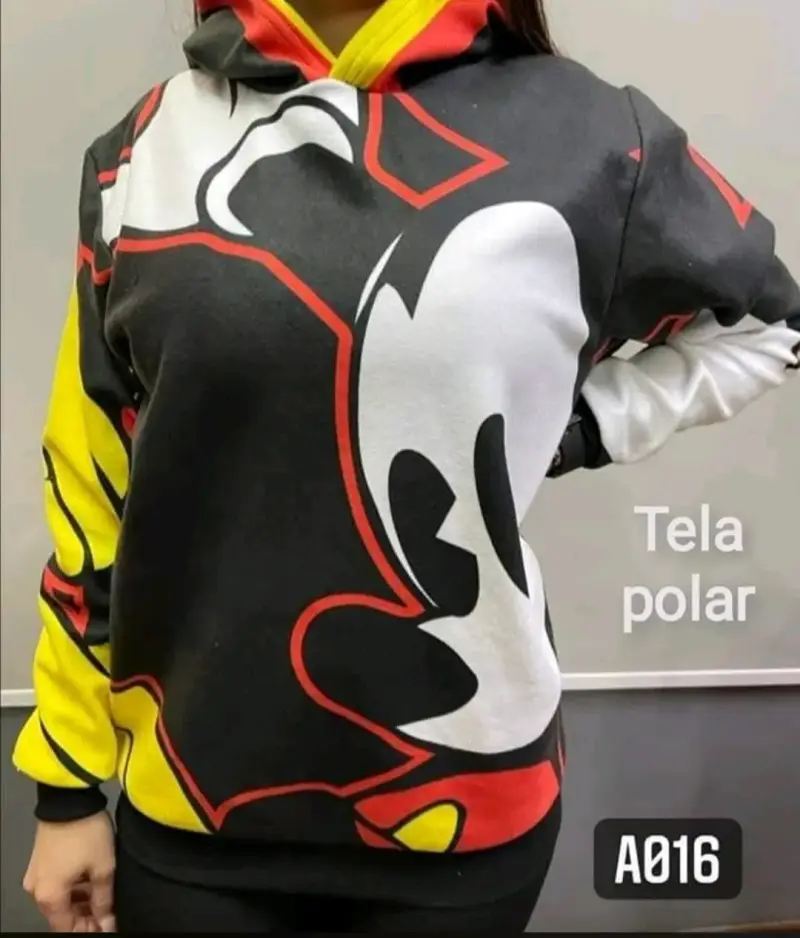 Polerón con capucha de tela polar estampado - 1