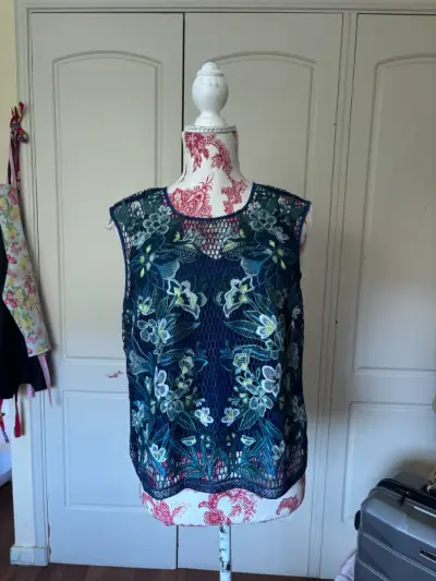 Blusa de encaje floral azul KAREN MILLEN - miniatura 1