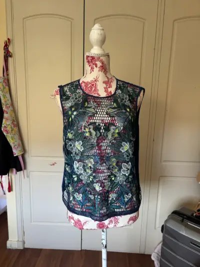 Blusa de encaje floral azul KAREN MILLEN - miniatura 3