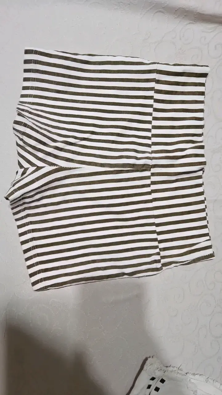 Shorts a rayas blanco y negro con cierre - 2