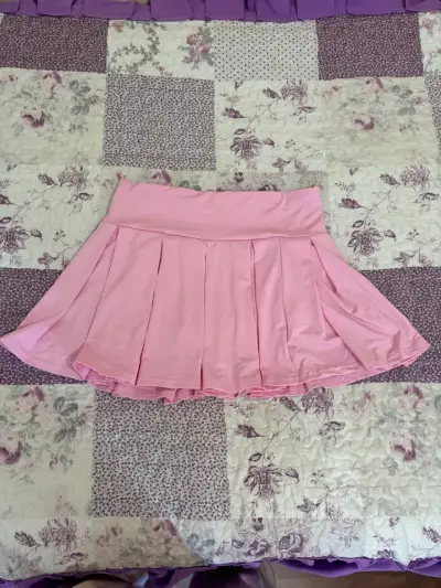 Falda corta plisada rosa para mujer - miniatura 1