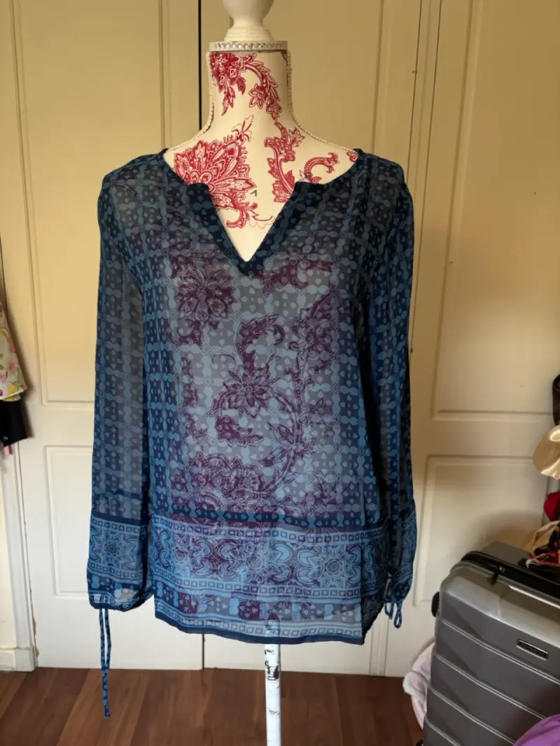 Blusa azul estampada de manga larga - 2