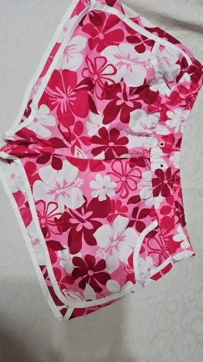 Shorts de playa con estampado floral - miniatura 1
