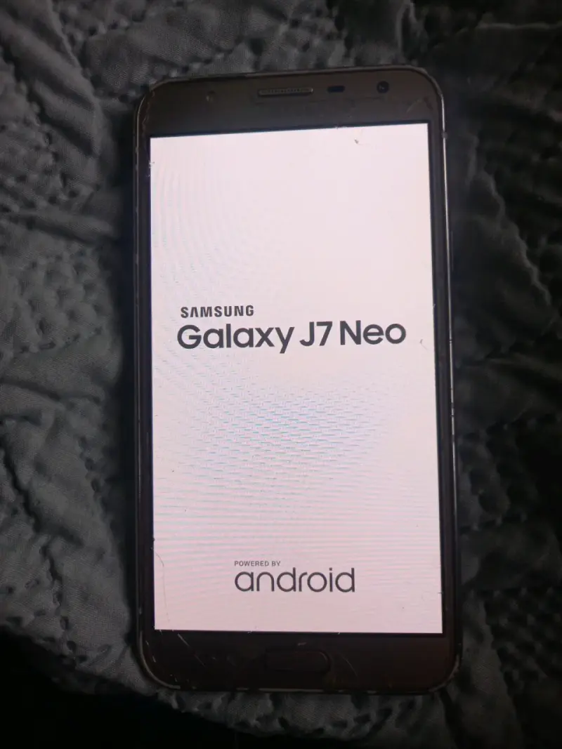 Samsung Galaxy J7 Neo - 1