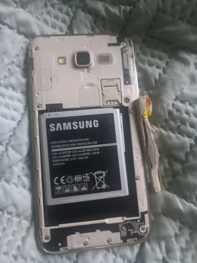 Samsung Galaxy J7 Neo - 3