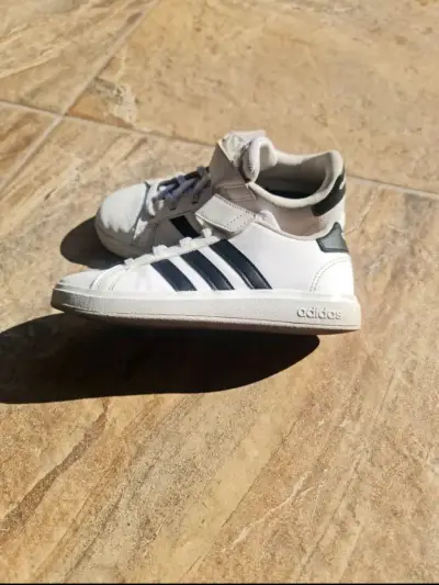 Zapatillas Adidas niño blancas talla 33 - miniatura 1